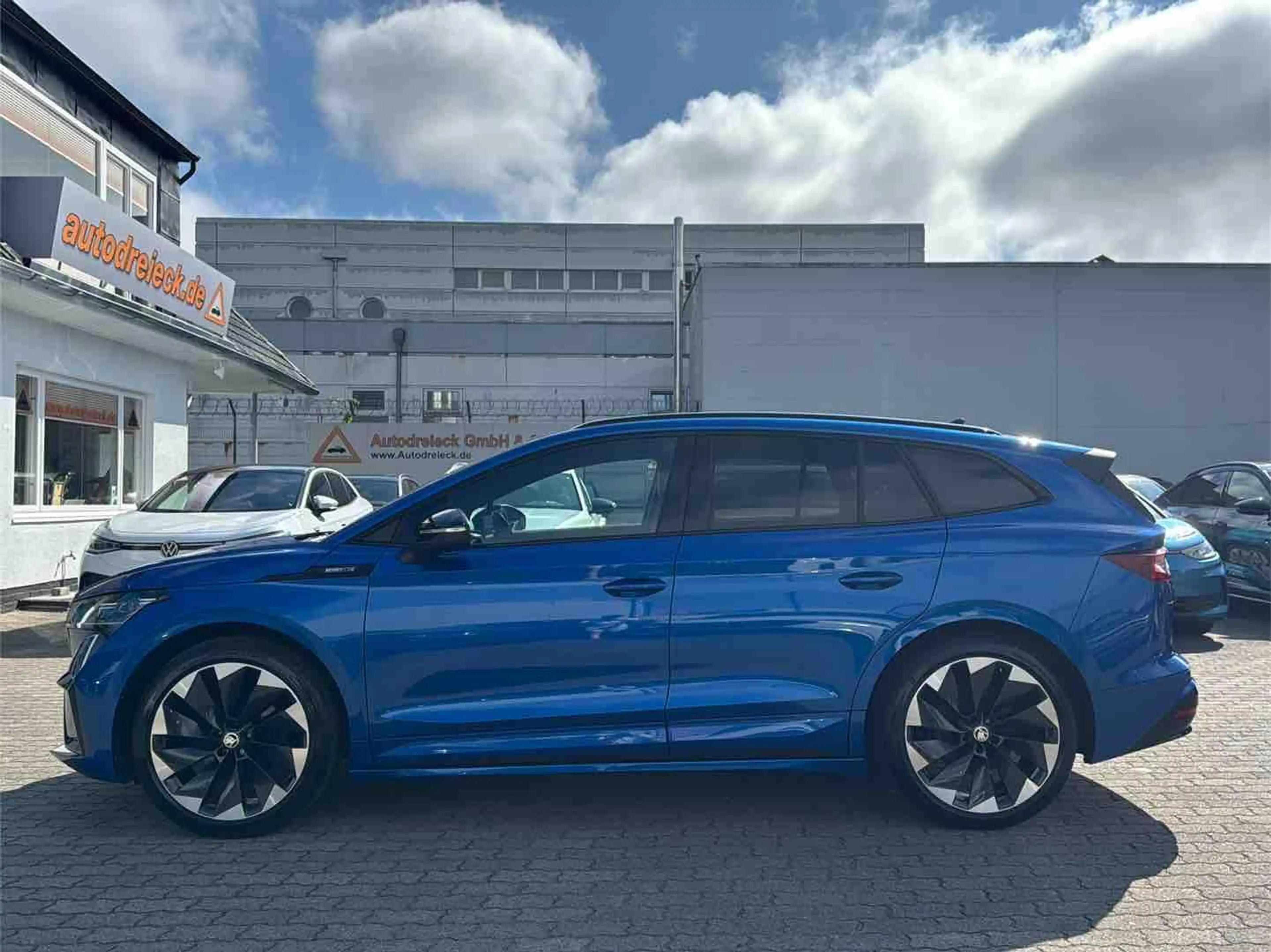 Skoda Enyaq 80 Sportline AHK CRYSTAL 21Z KAMERA — photo 11