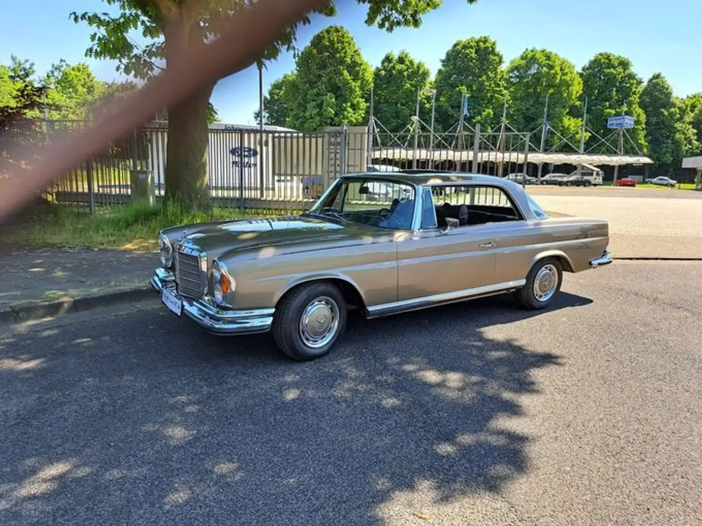 Mercedes-Benz 280 SE  3,5 Coupe Vollrestauriert Бежевий - 1