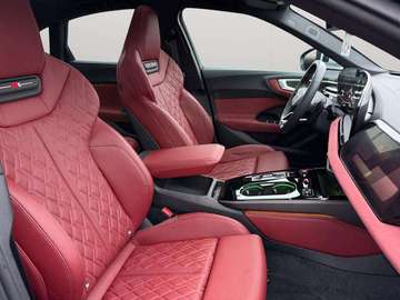 Hatchback New Modèle / Essence