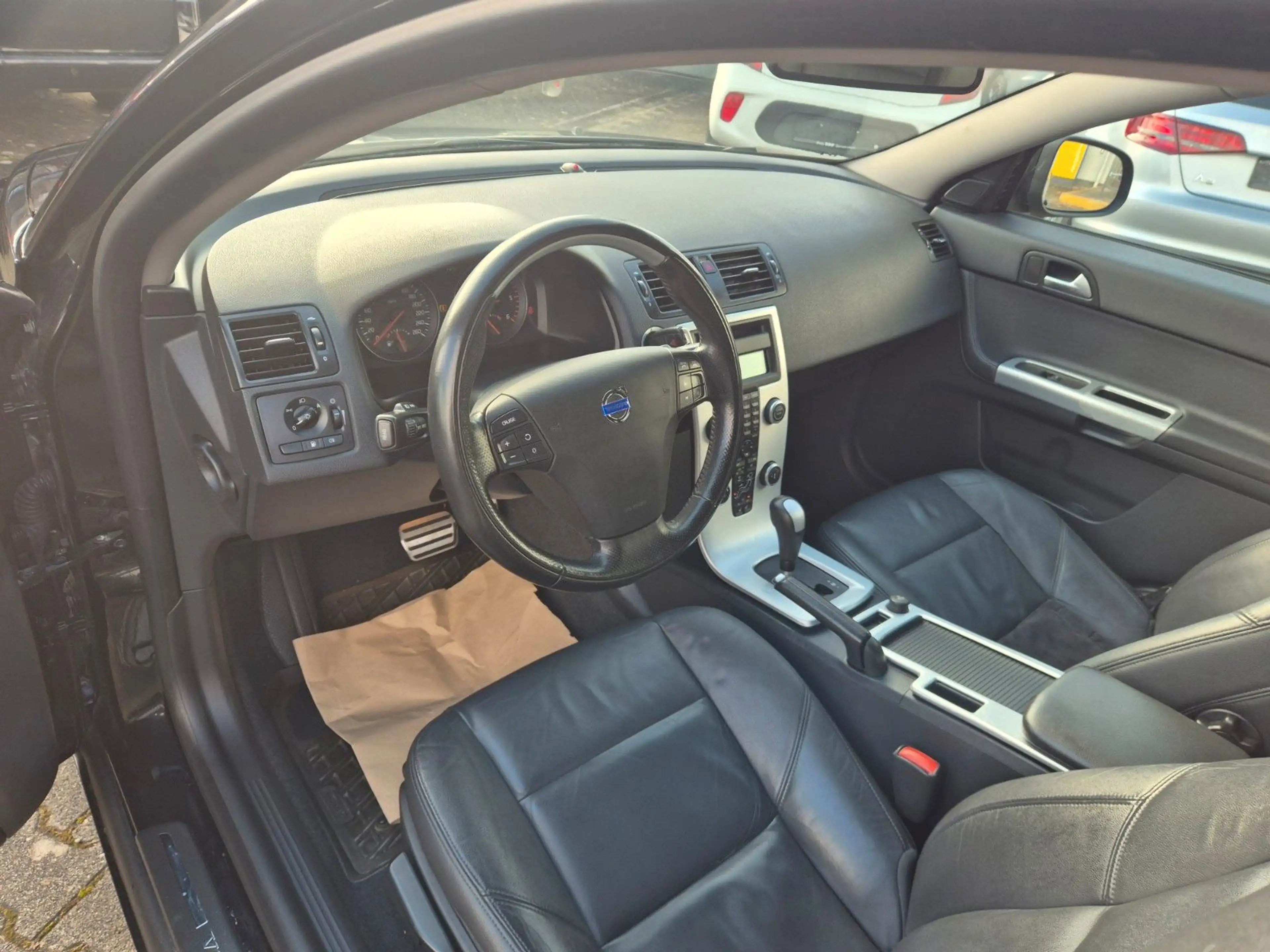 Volvo V50 2.0d 5 Zylinder 1Hd Xenon Automatik Leder — photo 10