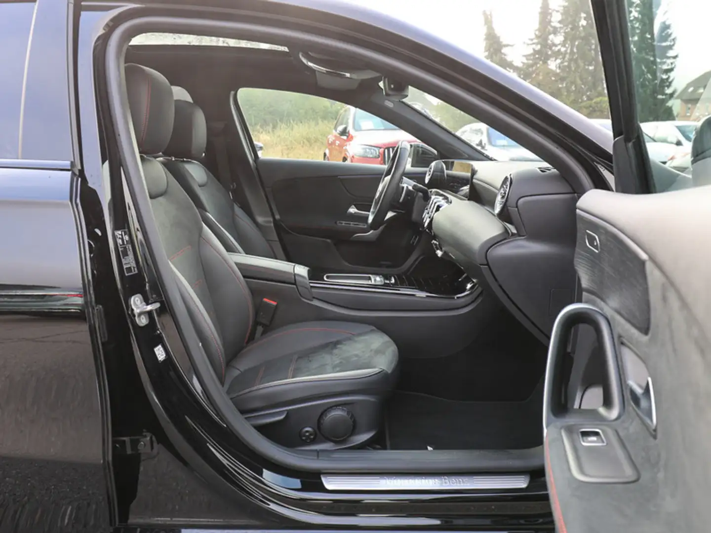 Mercedes-Benz A 220 d Limo AMG-Sport/LED/Cam/Pano/Night/19' Schwarz - 2