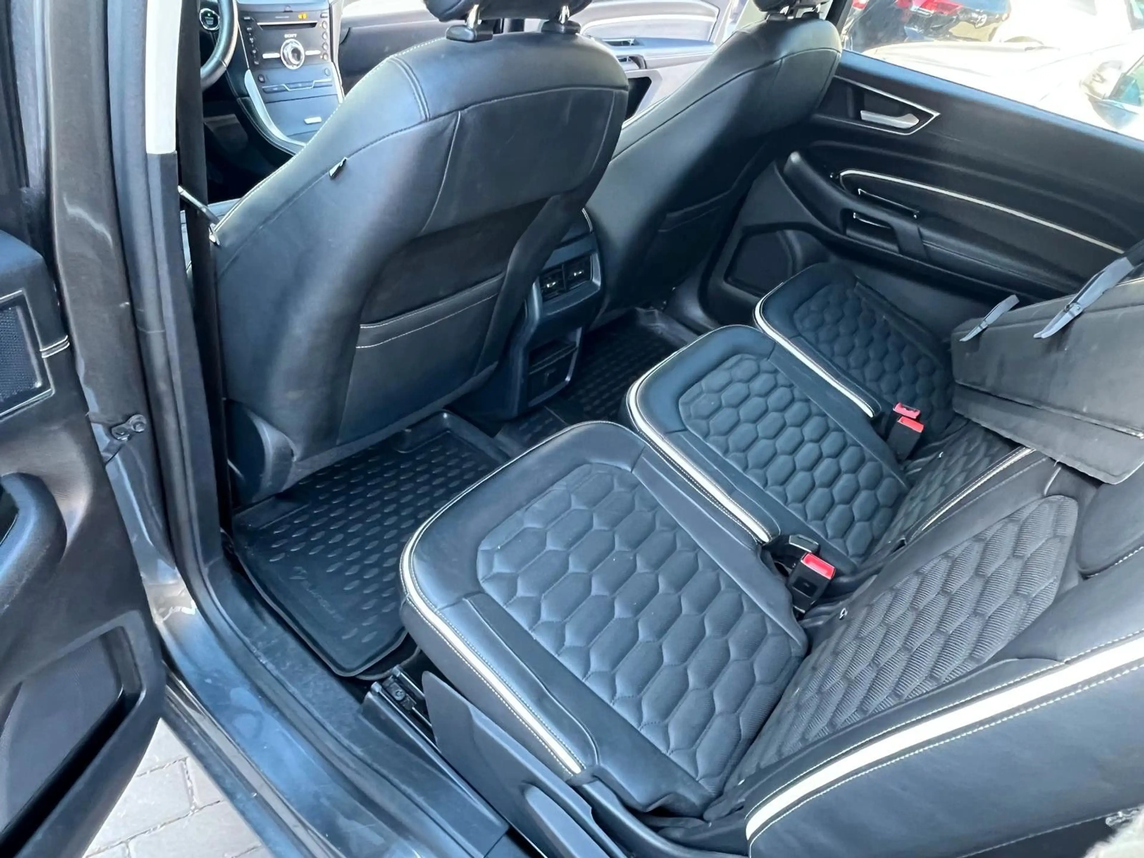 Ford S-Max S-MAX Vignale — photo 10