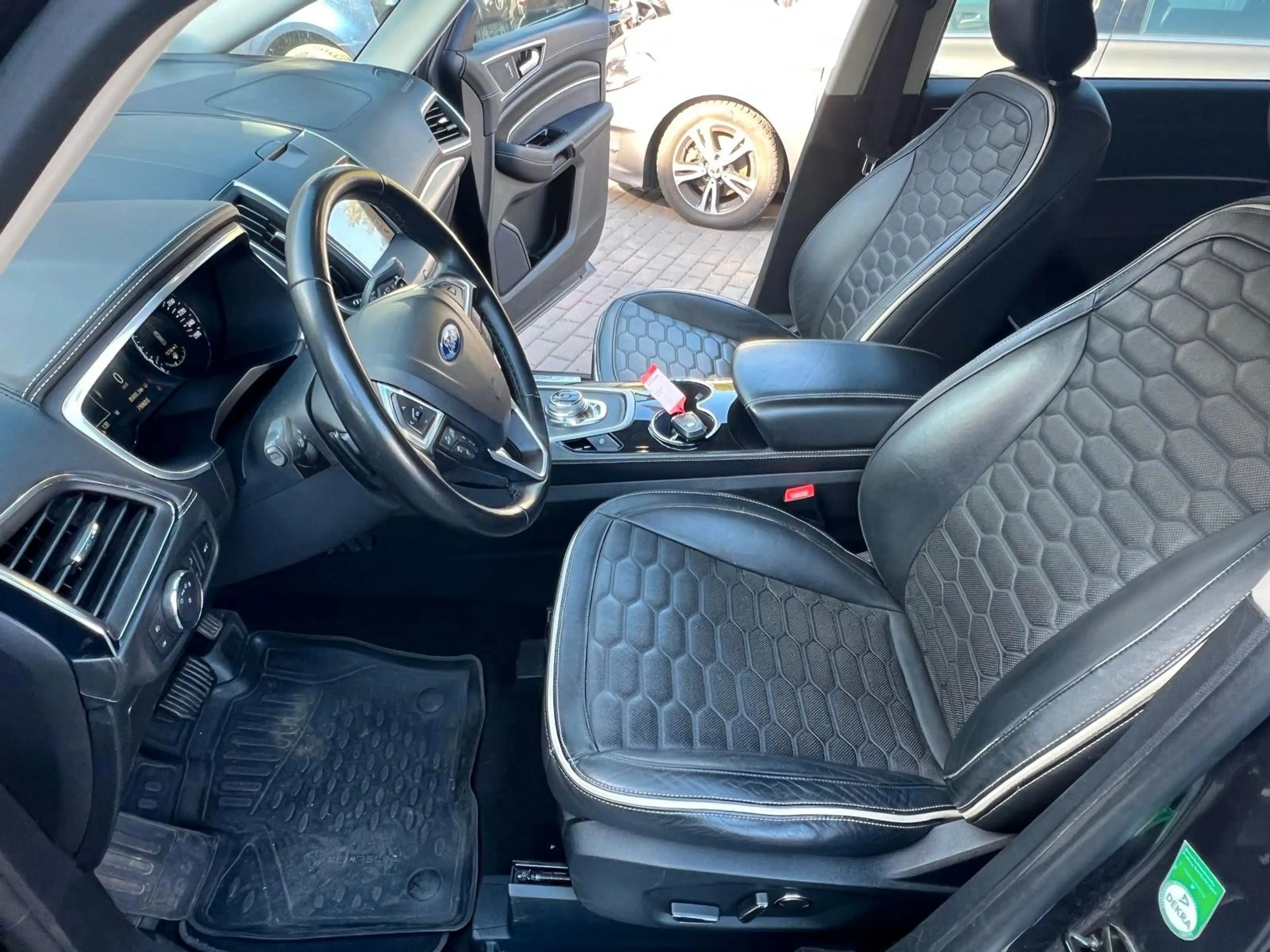 Ford S-Max S-MAX Vignale — photo 12