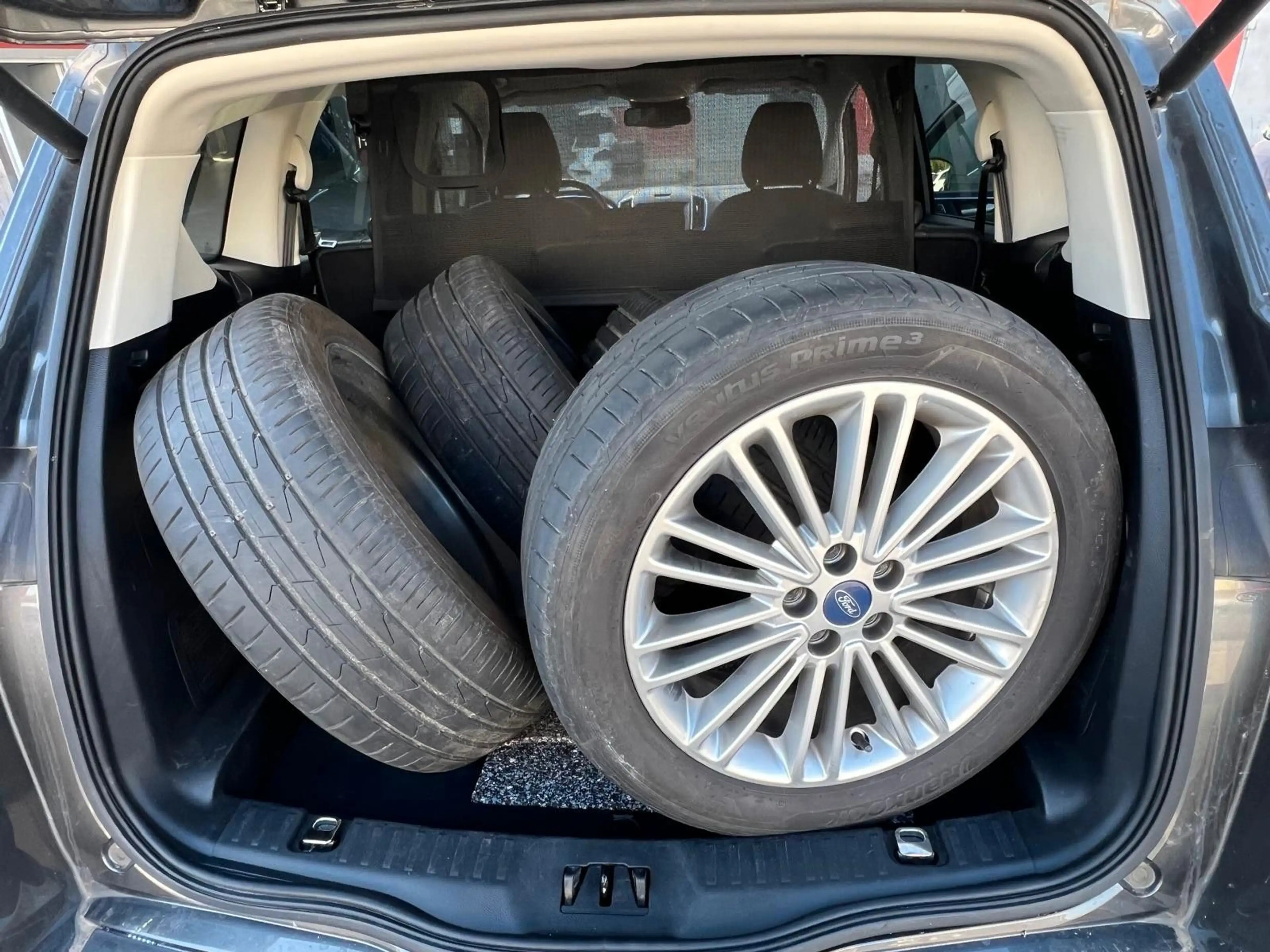 Ford S-Max S-MAX Vignale — photo 8