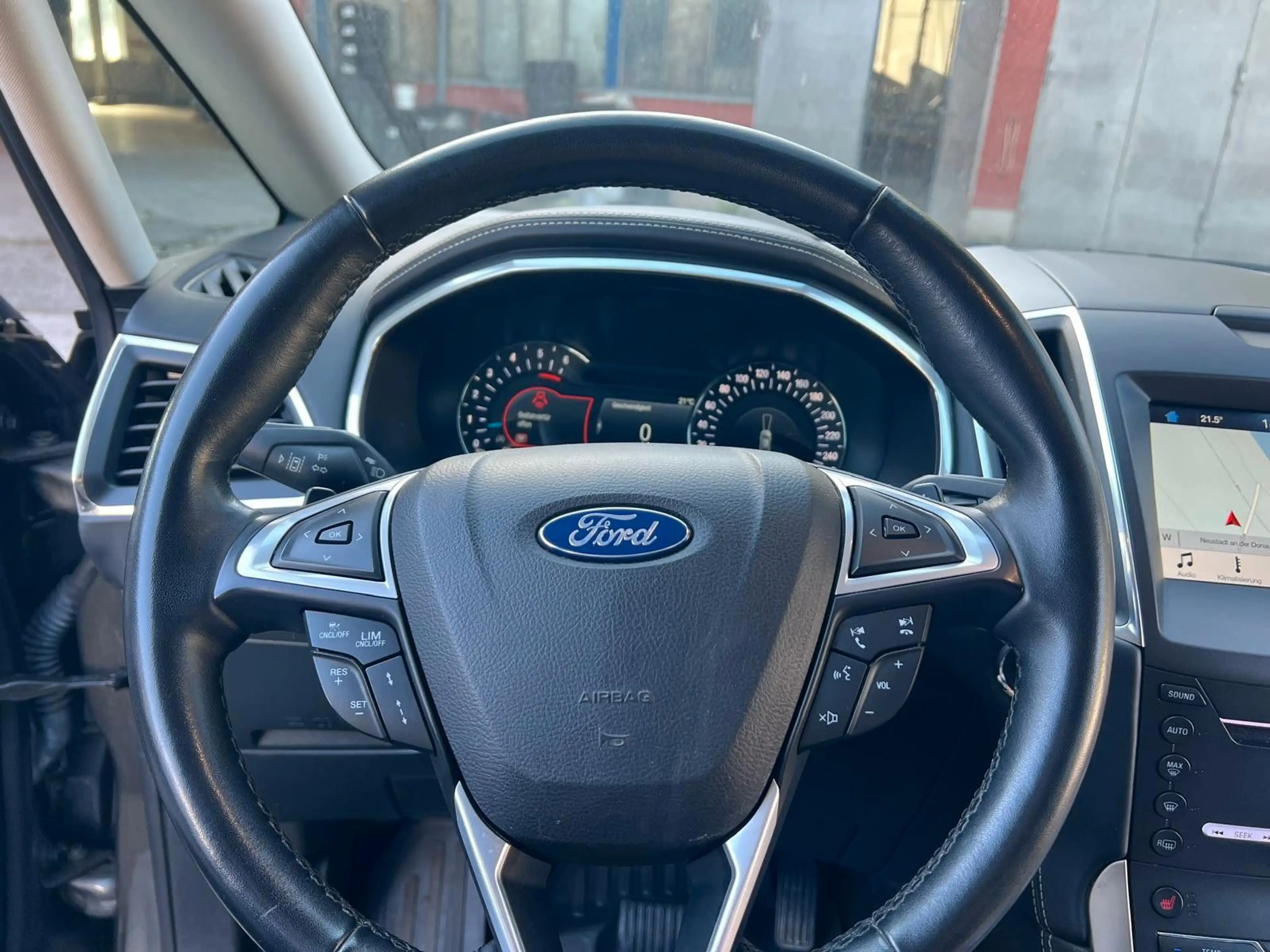 Ford S-Max S-MAX Vignale — photo 13