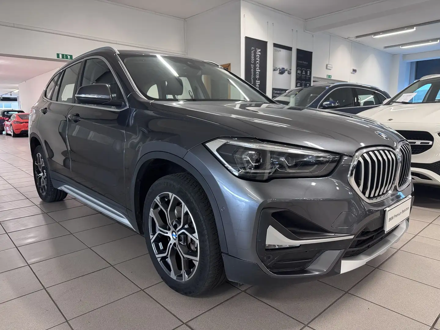 BMW X1 X1 sDrive18d xLine Plus Grau - 2