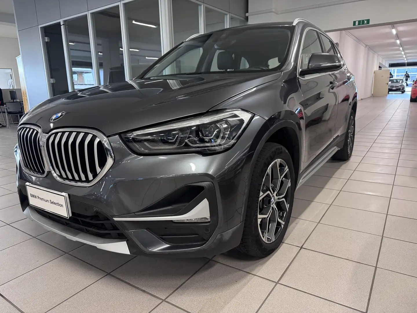 BMW X1 X1 sDrive18d xLine Plus Grau - 1