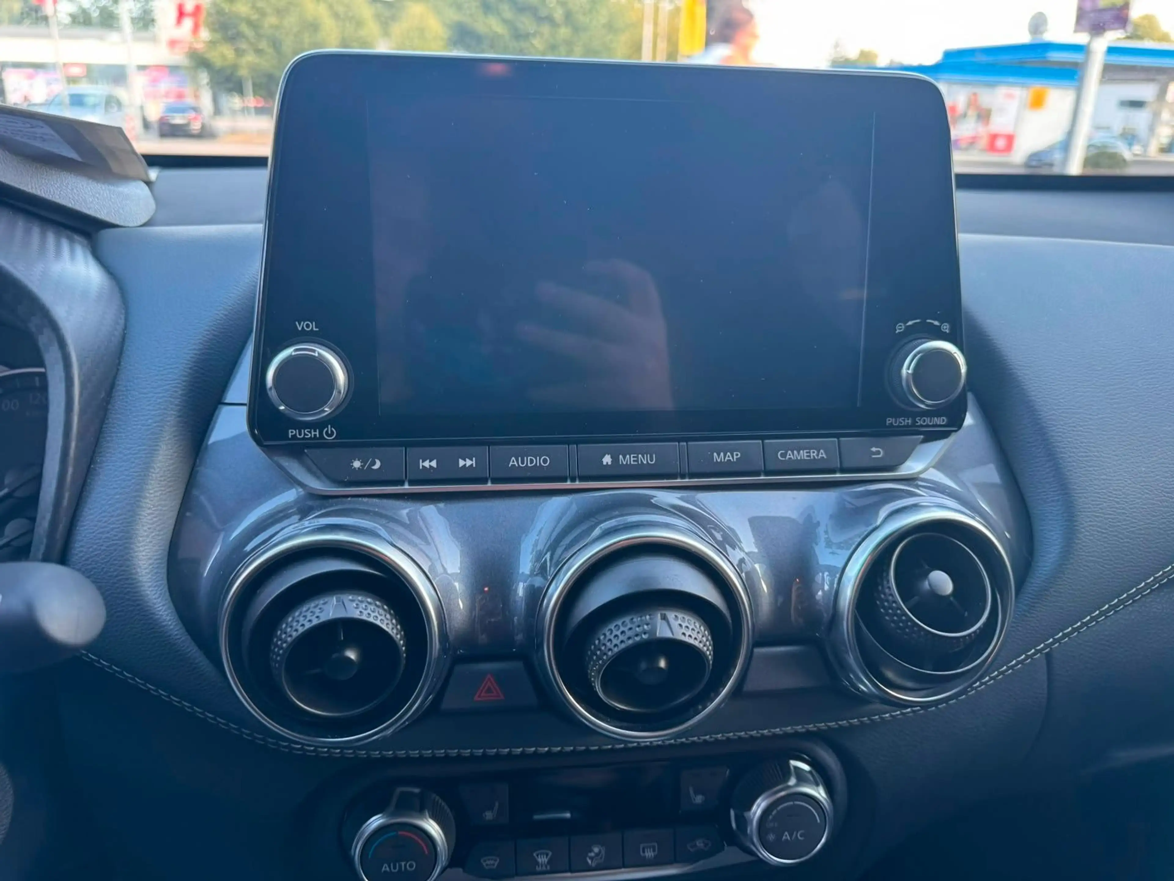 Nissan Juke 1.0 DIG-T N-CONNECTA *Automatik* — photo 14