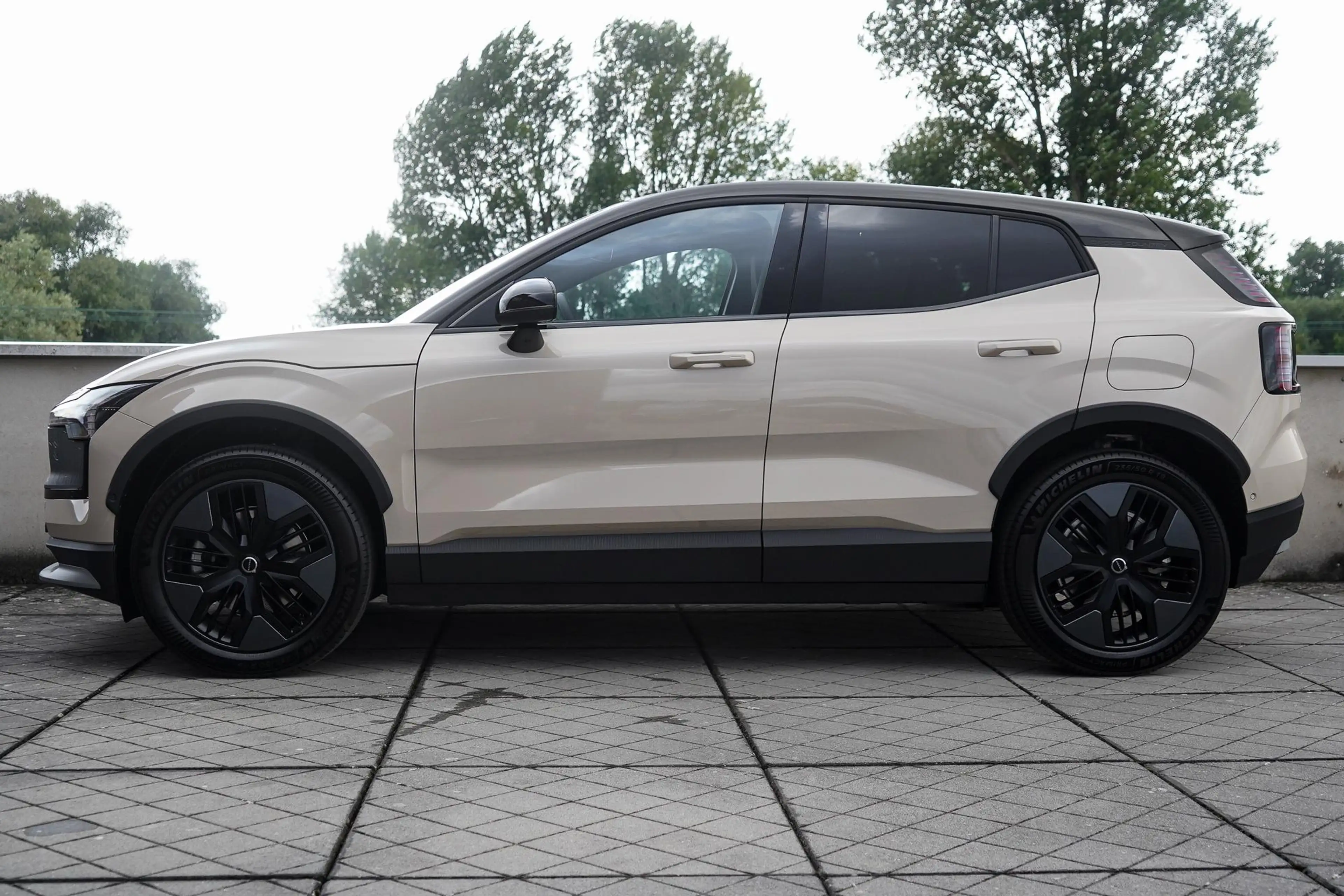 Volvo EX30 Cross Country P5 Long Range Ultra Europa 69 kWh Pa — photo 3