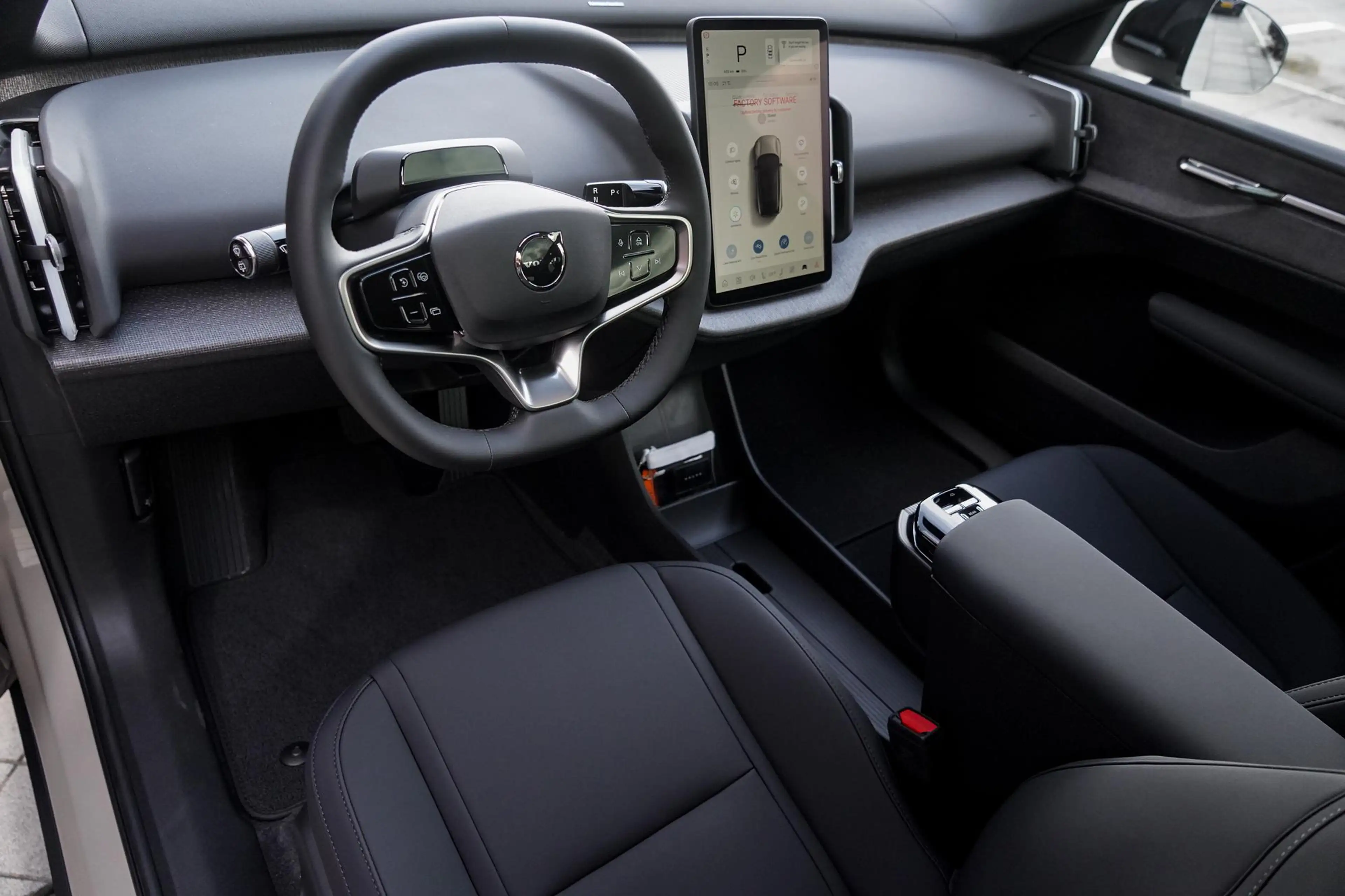 Volvo EX30 Cross Country P5 Long Range Ultra Europa 69 kWh Pa — photo 13