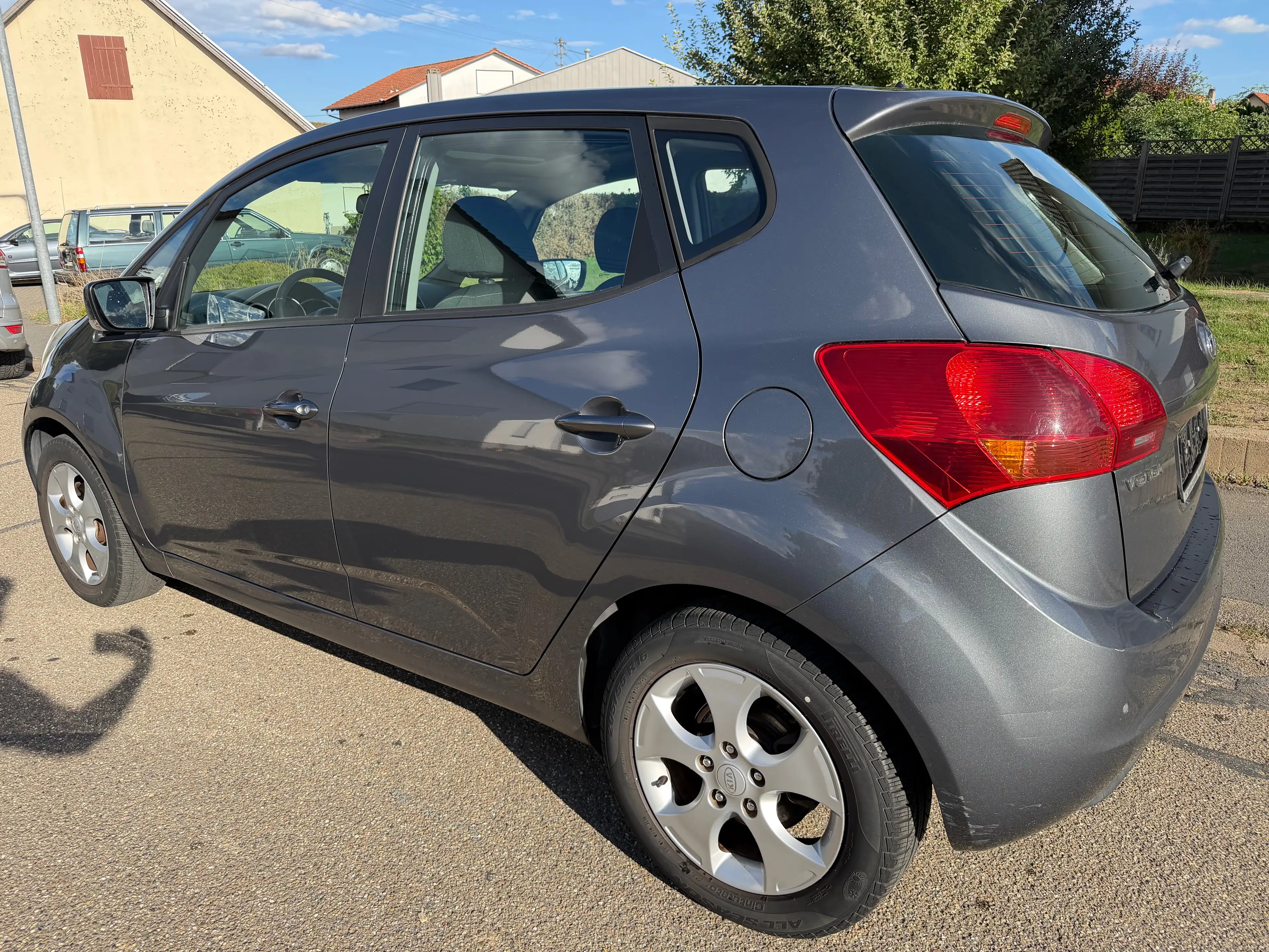 Kia Venga 1.4 Spirit *1. Hand*Nur 32.967km*Pano*Klima*PDC*Sitzheizung*Allwetter* — photo 2