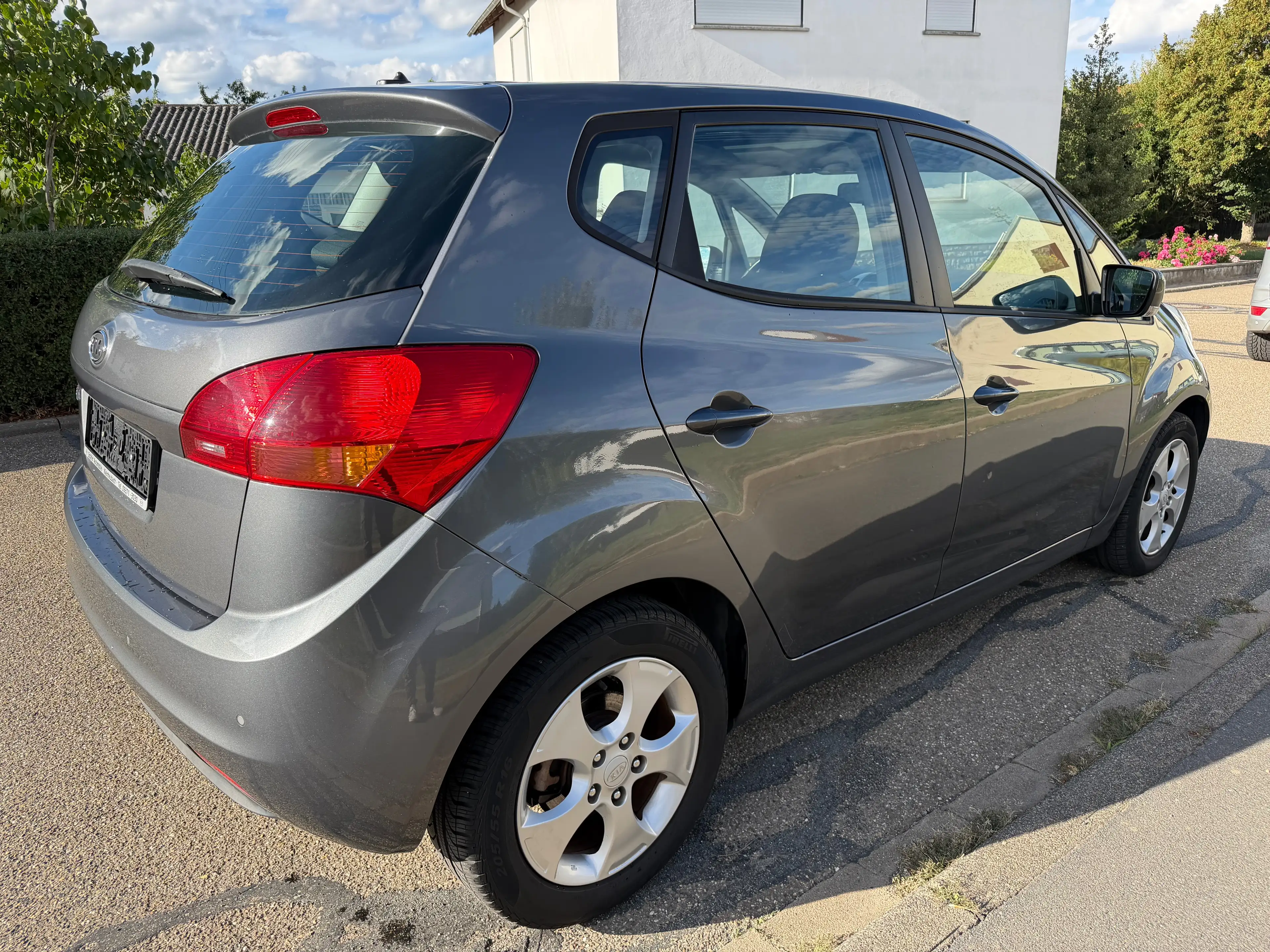 Kia Venga 1.4 Spirit *1. Hand*Nur 32.967km*Pano*Klima*PDC*Sitzheizung*Allwetter* — photo 3