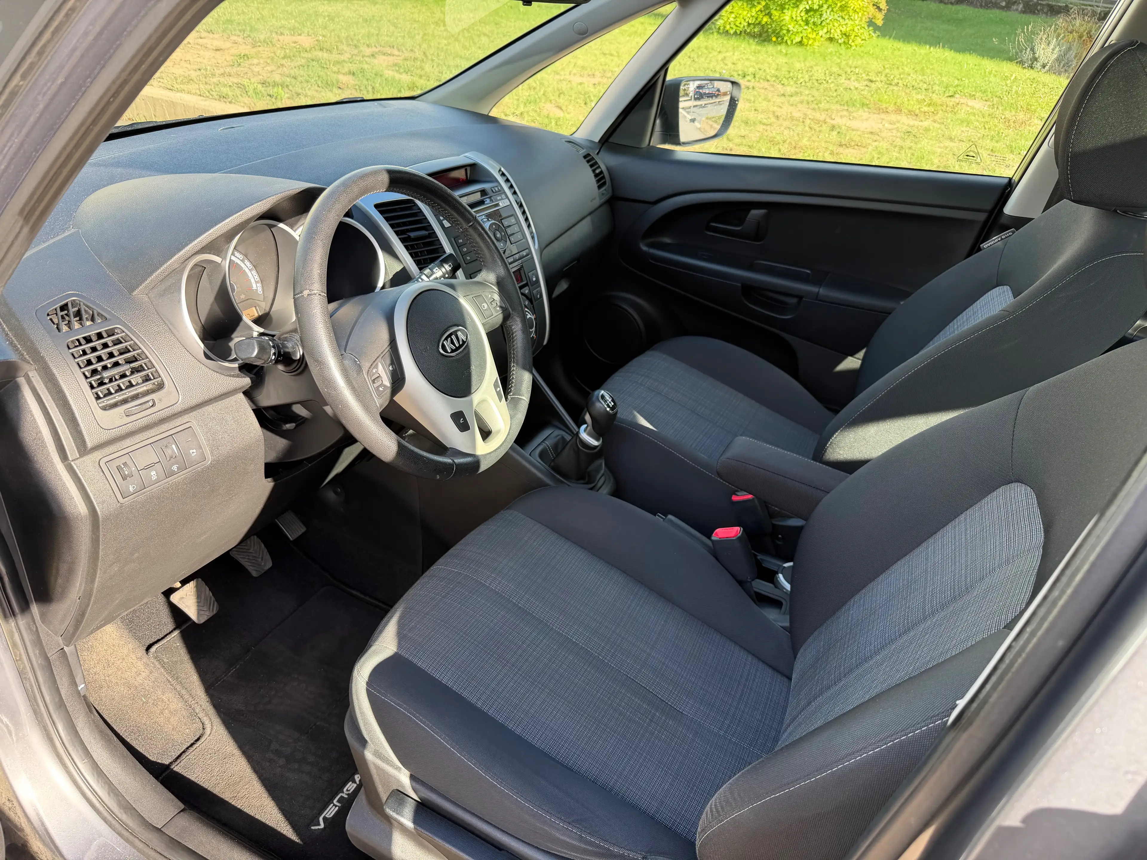 Kia Venga 1.4 Spirit *1. Hand*Nur 32.967km*Pano*Klima*PDC*Sitzheizung*Allwetter* — photo 5