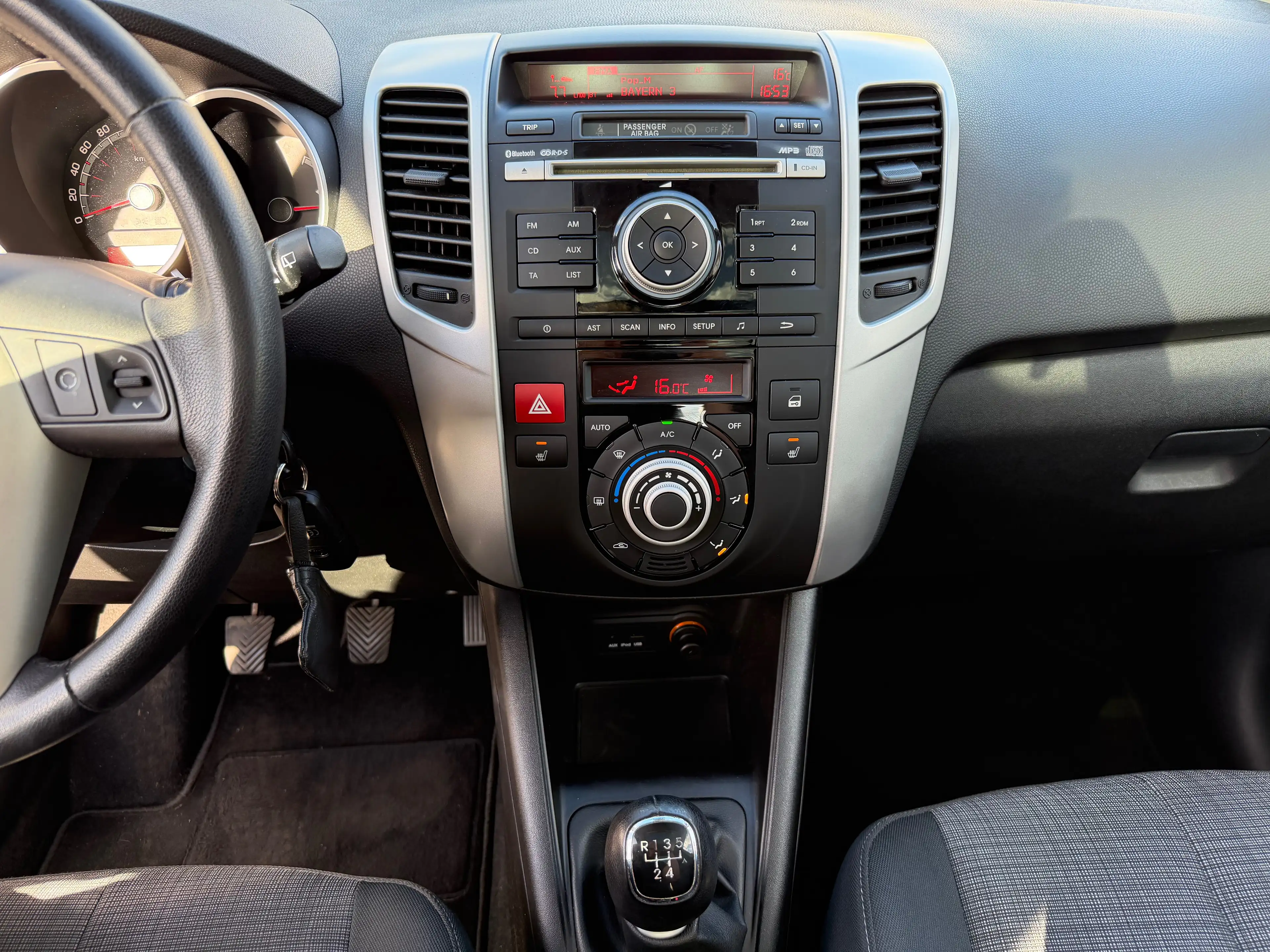Kia Venga 1.4 Spirit *1. Hand*Nur 32.967km*Pano*Klima*PDC*Sitzheizung*Allwetter* — photo 8