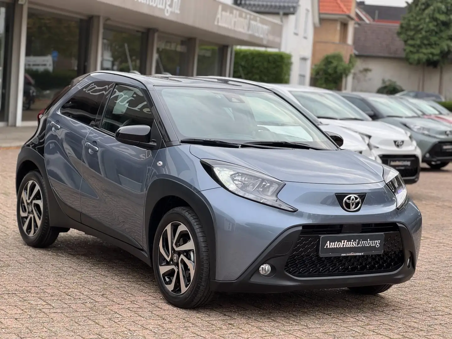 Toyota Aygo X 1.0 VVT-i MT Pulse|Nieuw!|Camera|Apple CarPlay|BI- Blauw - 1