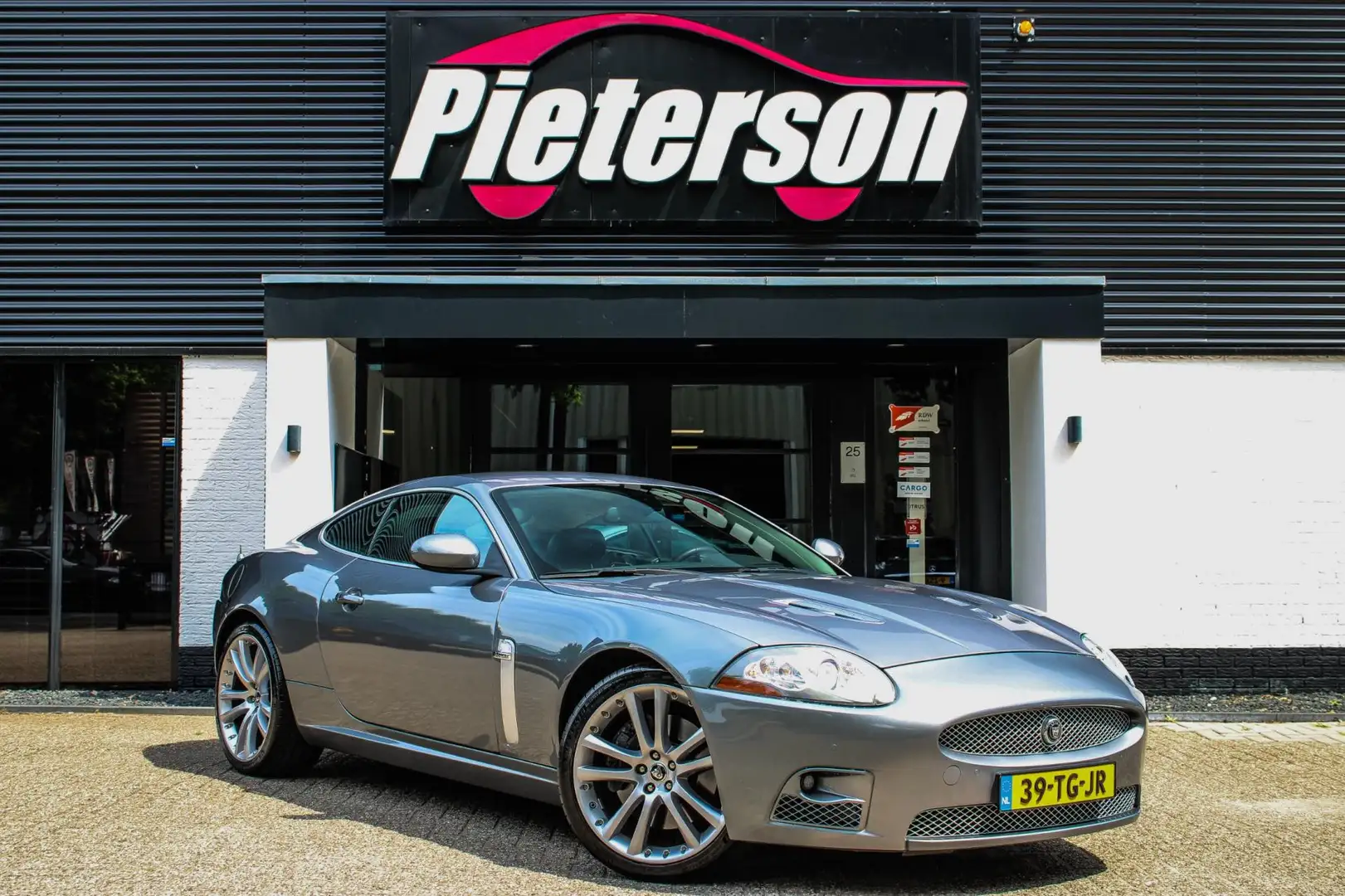 Jaguar XKR 4.2 V8 Coupé NAP ORIGINEEL NL MEMORY ALPINE SOUND Grijs - 1