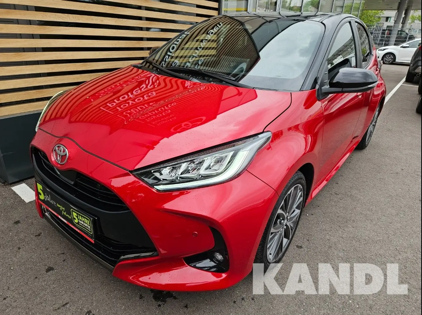Toyota Yaris 1.5 VVT-i Hybrid Style Rot - 1