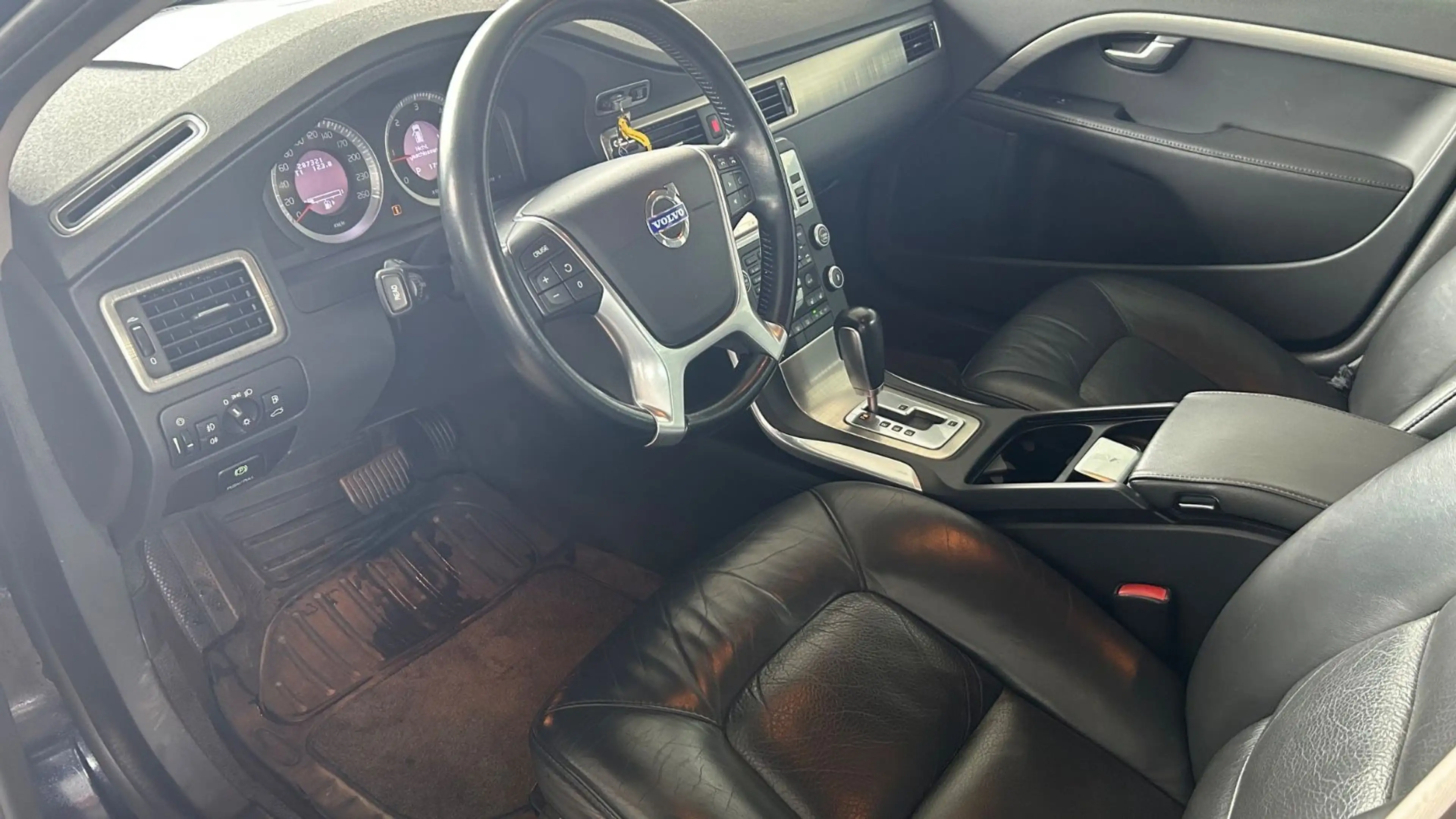 Volvo V70 Kombi Momentum — photo 9
