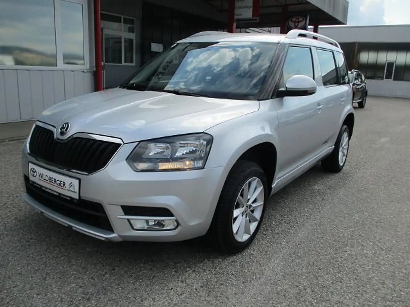 Skoda Yeti Outdoor 2,0 TDI SCR 4x4 Ambition Silber - 1