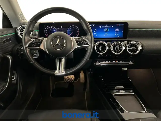 Mercedes-Benz Cla view 11