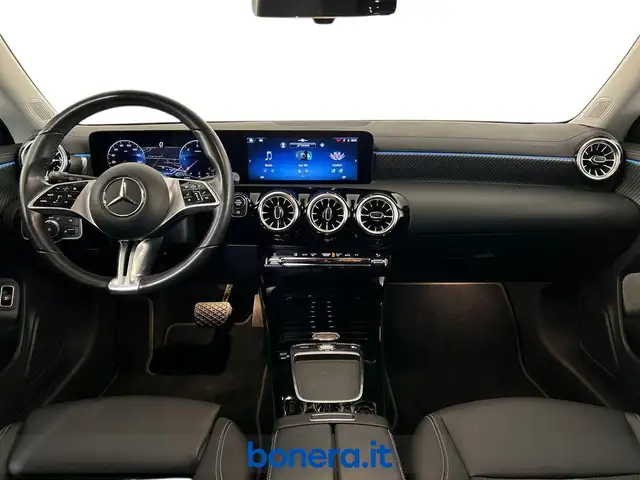 Mercedes-Benz Cla view 9
