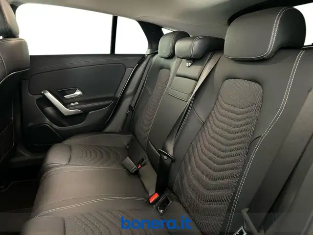 Mercedes-Benz Cla view 16