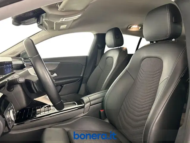 Mercedes-Benz Cla view 10