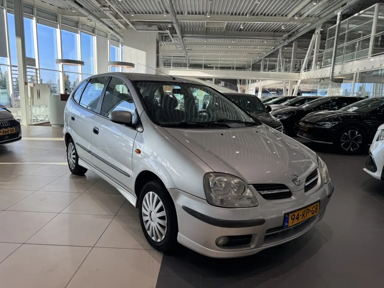 Nissan Almera Tino