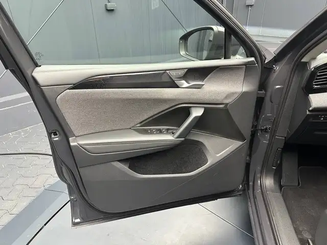 Volkswagen Tiguan view 13
