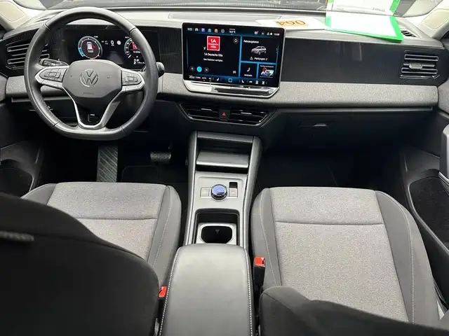 Volkswagen Tiguan view 12