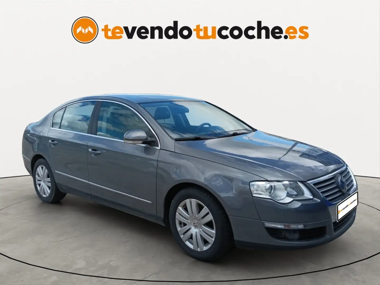 Volkswagen Passat 2.0TDI Highline Gris - 2