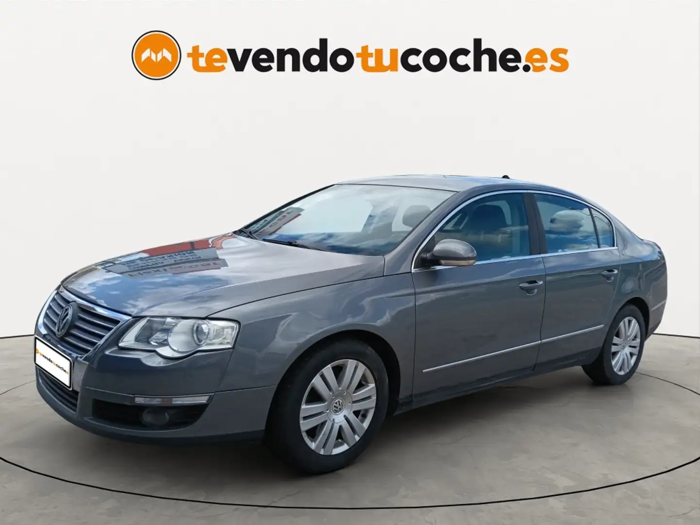 Volkswagen Passat 2.0TDI Highline Gris - 1