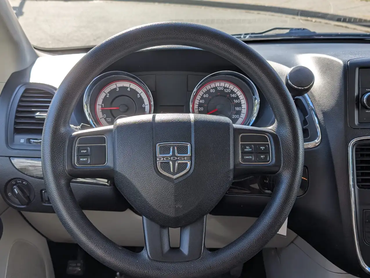 Dodge Grand Caravan photo Dodge Grand Caravan