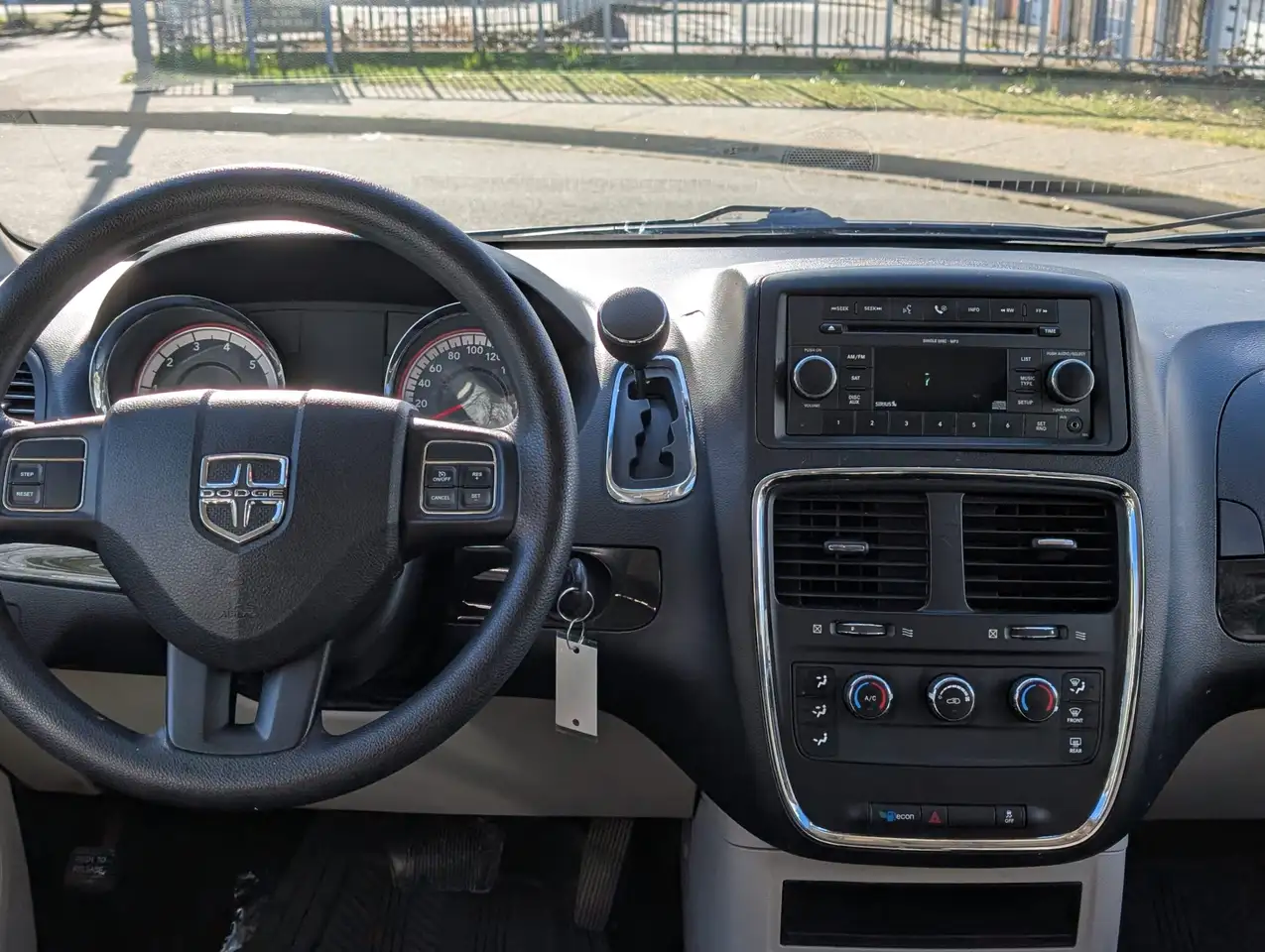 Dodge Grand Caravan photo Dodge Grand Caravan