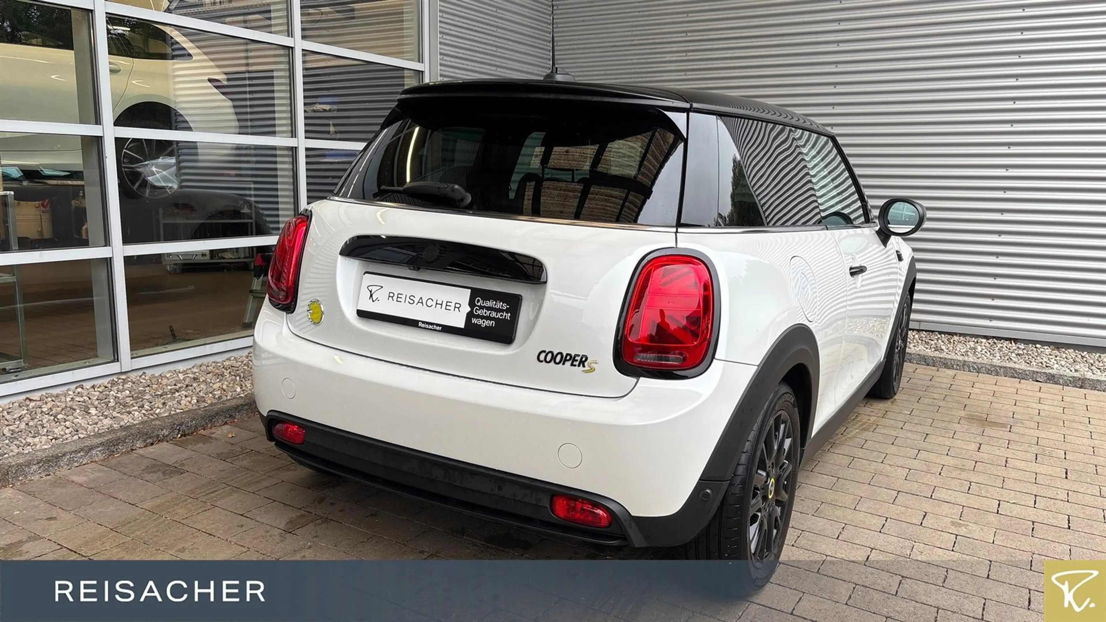 MINI Cooper SE A Classic-Trim,Navi,RFK,Keyless — photo 2