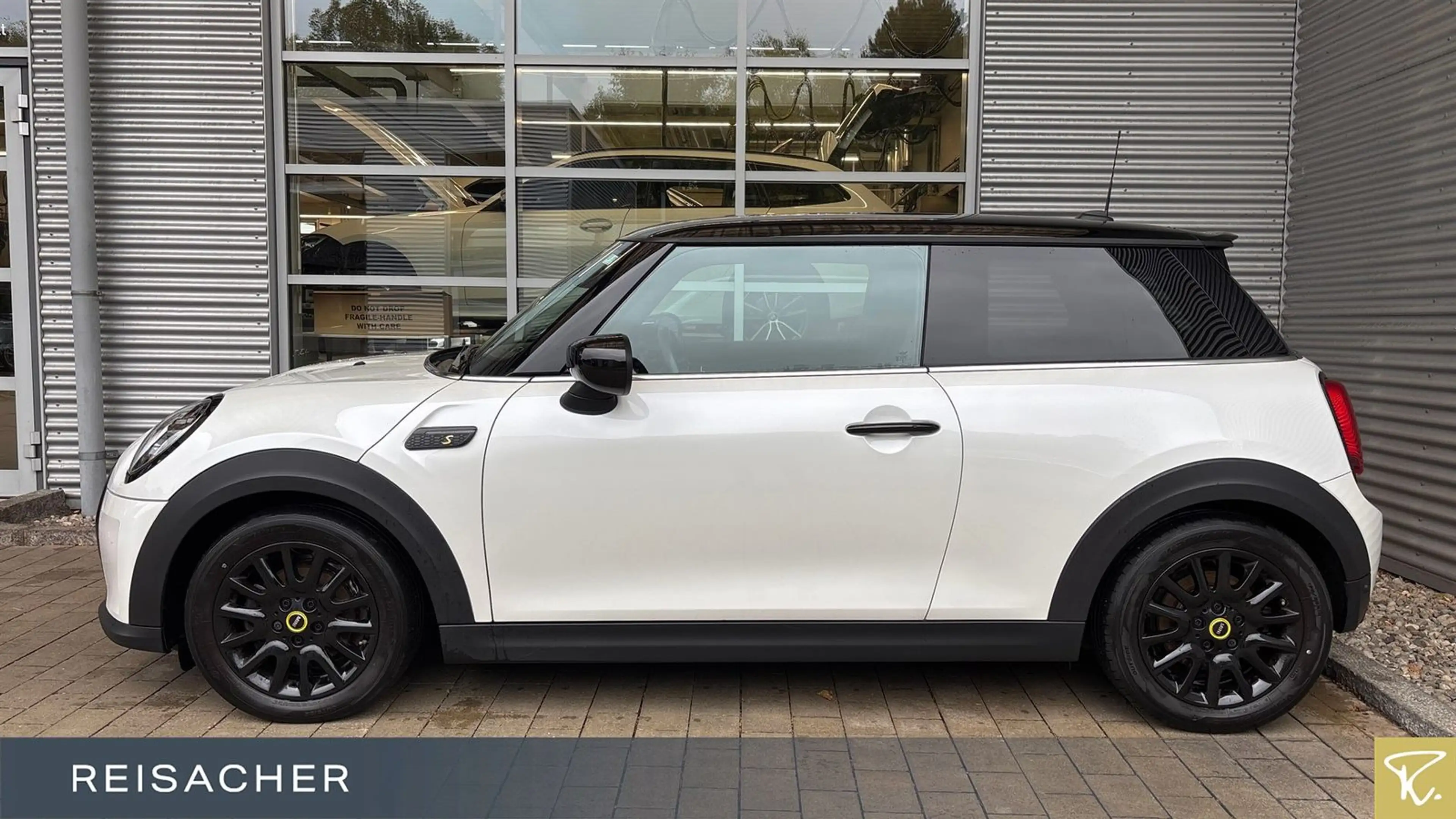 MINI Cooper SE A Classic-Trim,Navi,RFK,Keyless — photo 4