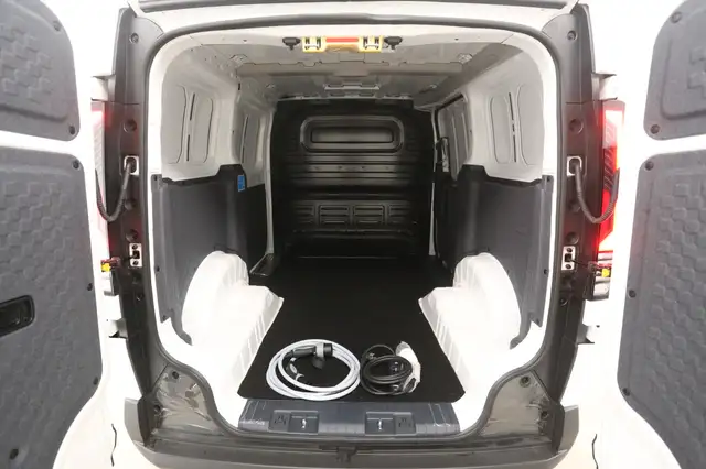 Kia Unknown Model view 3