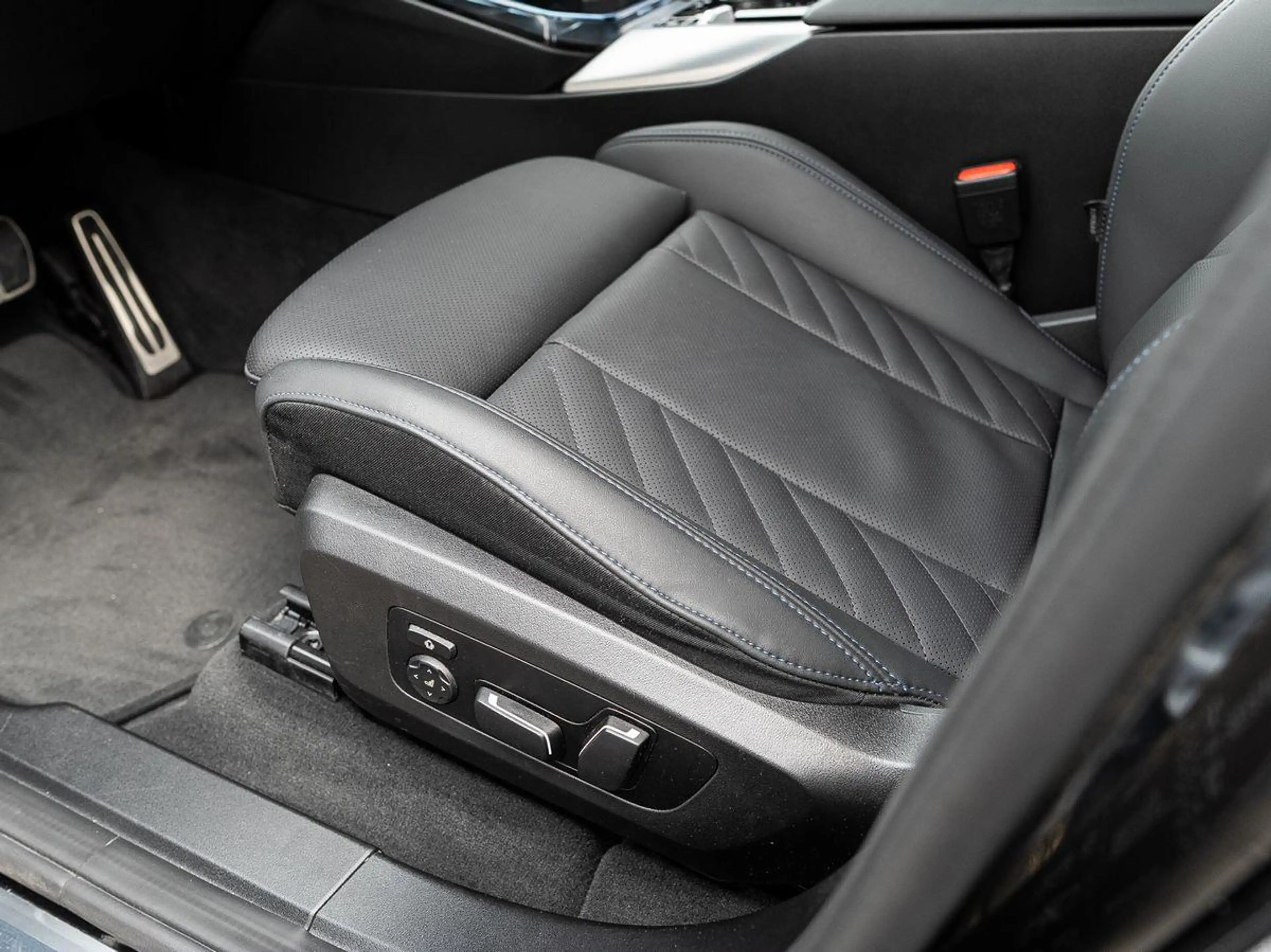 BMW X3 20d xDrive M-Sport AHK PANO H&K ACC KoZg 360° — photo 13