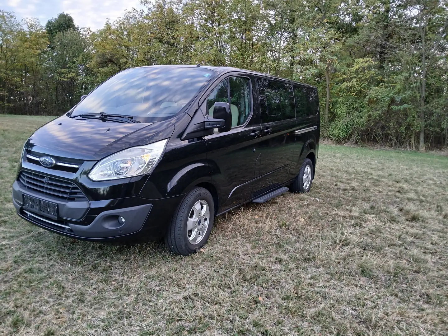 Ford Tourneo Custom L2H1 Titanium 2,0 TDCi Schwarz - 2