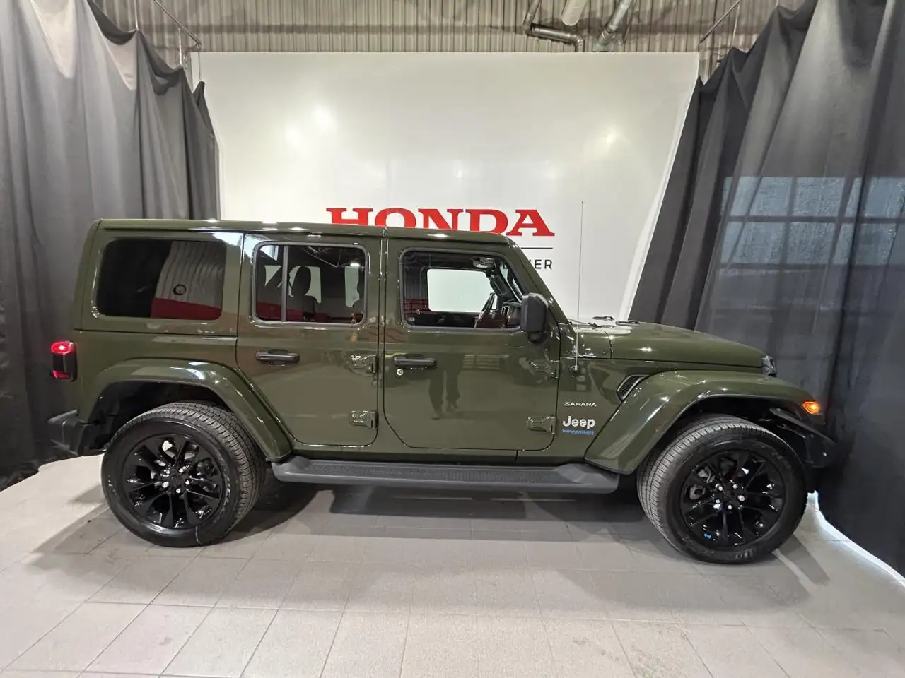 Jeep Wrangler снимка Jeep Wrangler