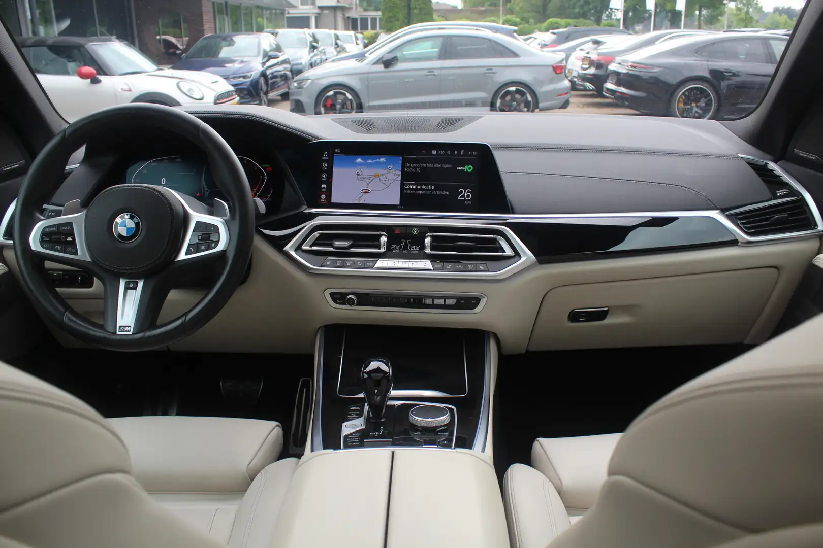BMW X5 xDrive30d High Exe. 7p. M Sport / Trekhaak / Panor Grijs - 2