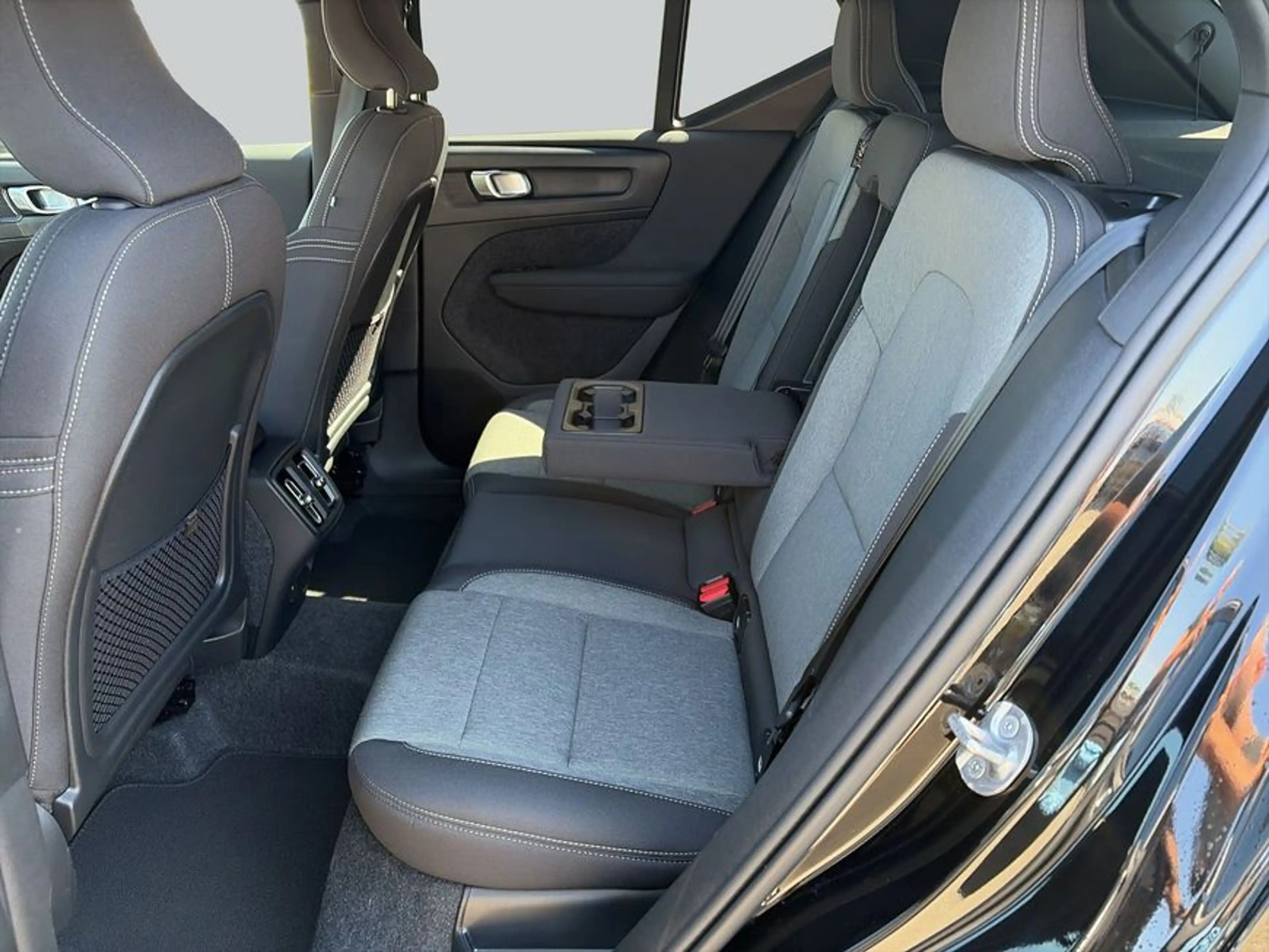 Volvo XC40 XC40 B3 B DKG Plus Black Edition — photo 11