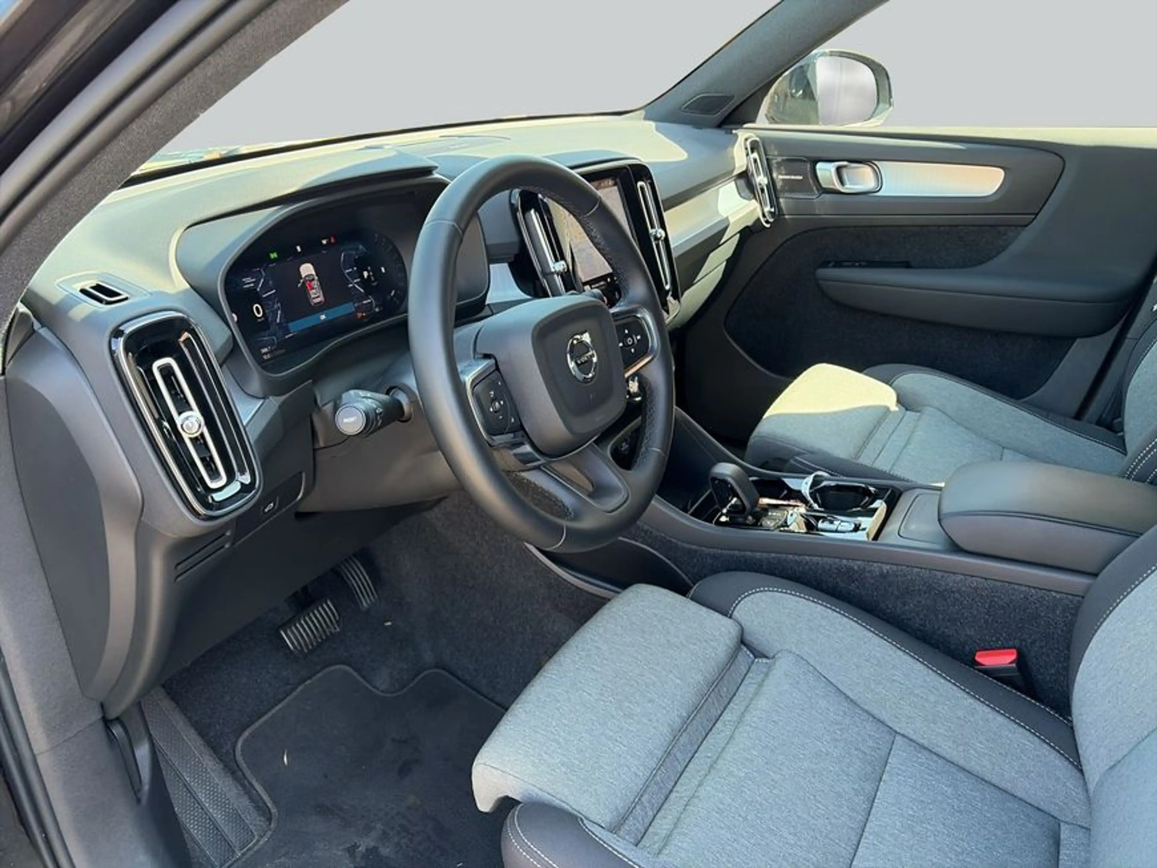 Volvo XC40 XC40 B3 B DKG Plus Black Edition — photo 9