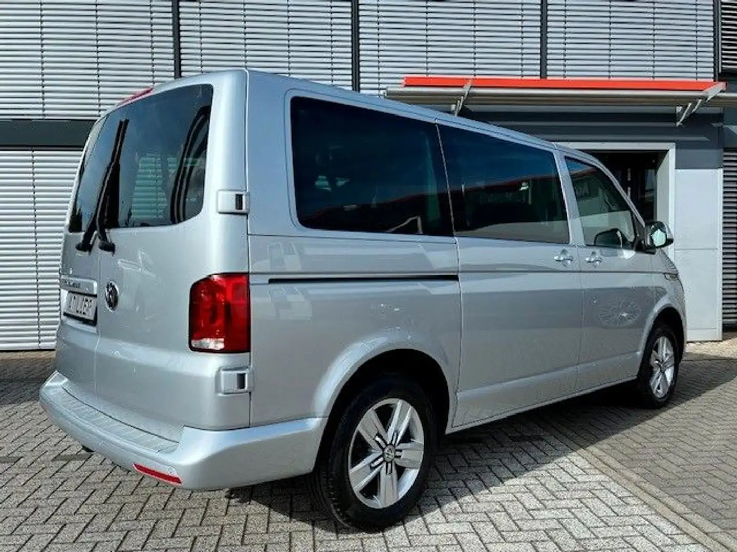 Volkswagen T6 Caravelle T6.1 Caravelle 2,0 TDI Comfortline Silber - 2
