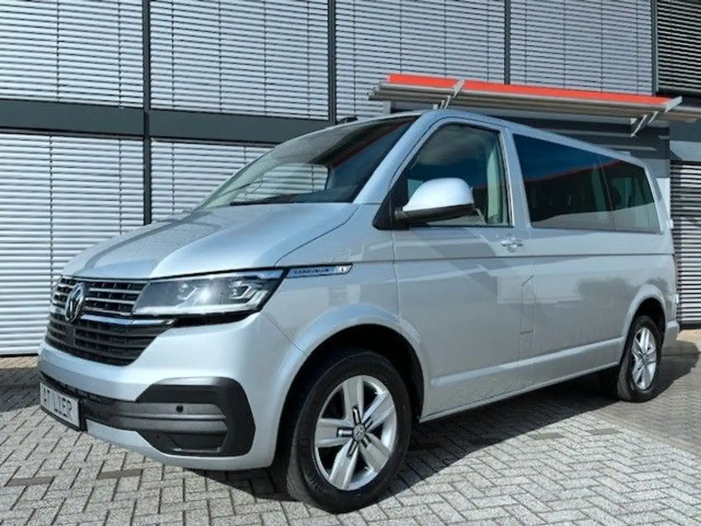 Volkswagen T6 Caravelle T6.1 Caravelle 2,0 TDI Comfortline Silber - 1
