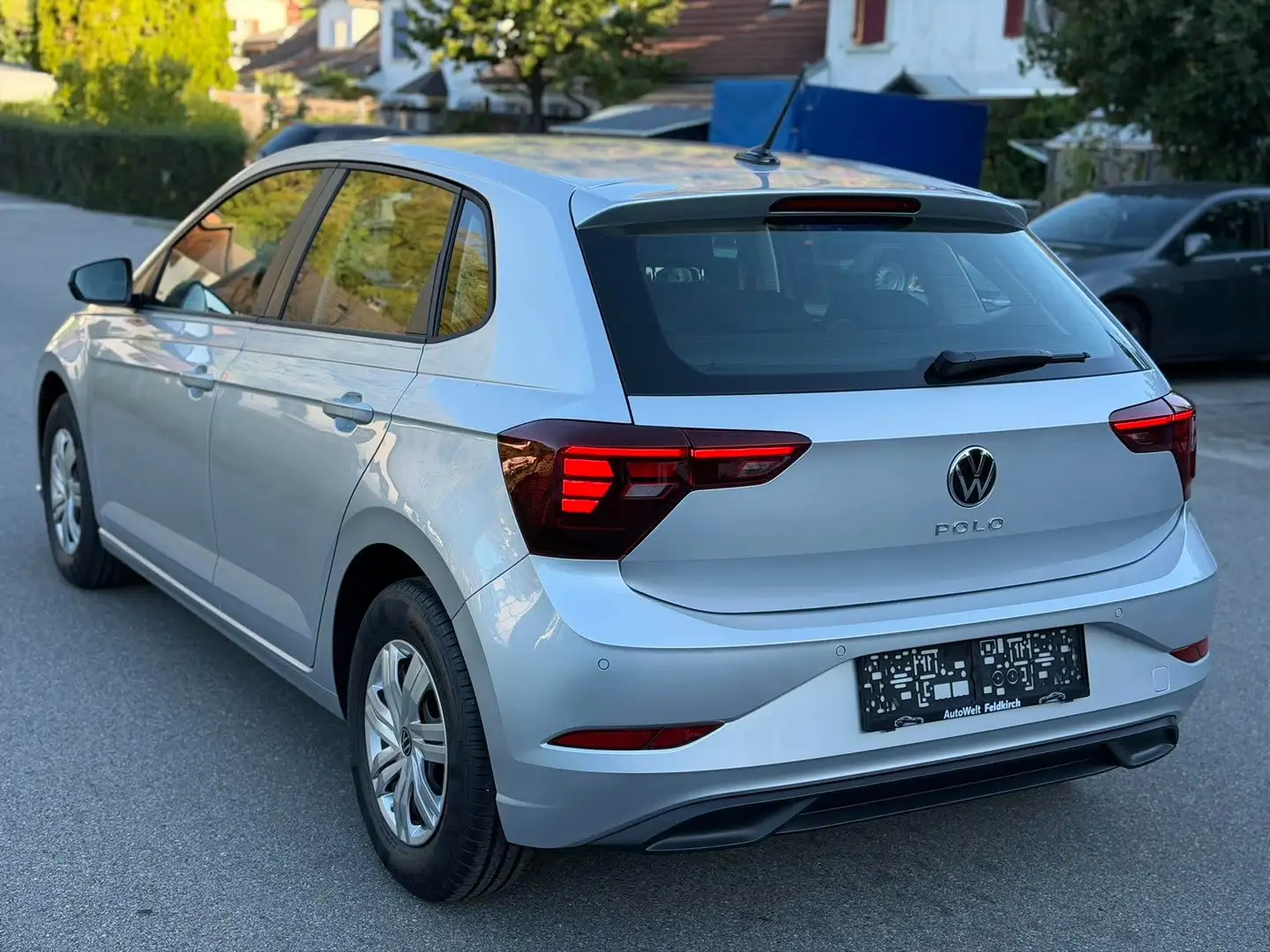Volkswagen Polo 4Me *ERSTBESITZ *NUR 1.200 KM *PARKSENSOR *SZH *TEMPOMAT Grau - 2