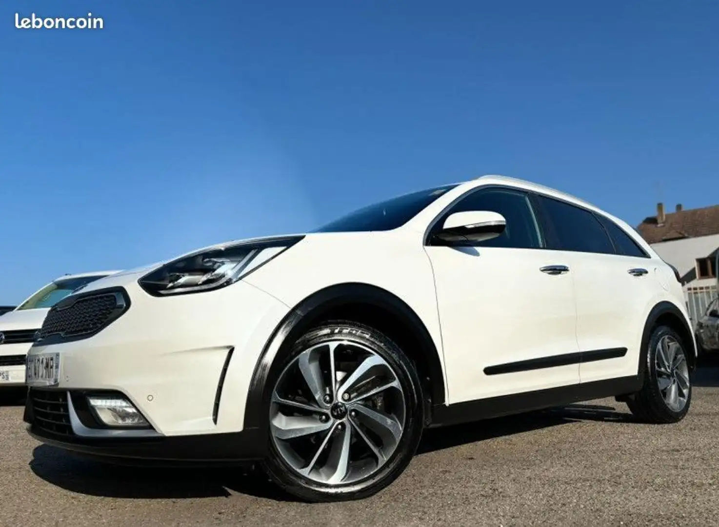 Kia Niro 1.6 GDI 105CH ISG + ELECTRIQUE 43.5CH PREMIUM DCT6 Blanc - 1