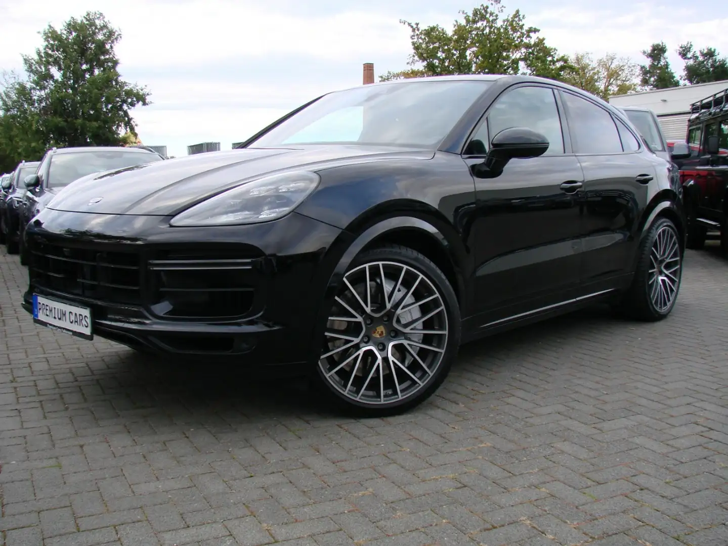 Porsche Cayenne Turbo TECHART Matrix Pano ACC Vierradlenkung Schwarz - 2