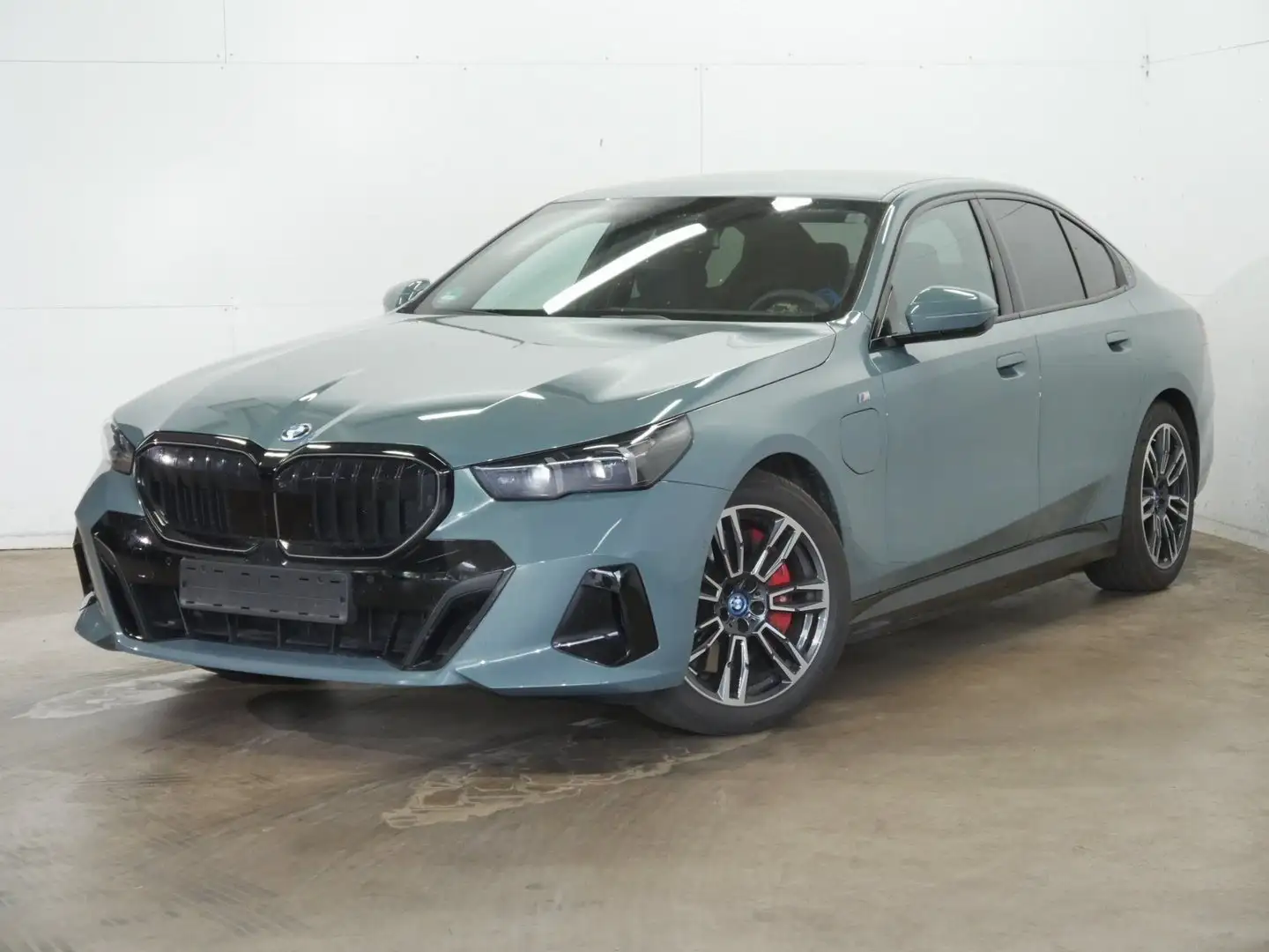 BMW 550 e xDrive M-Sportpaket pro | Sitzbelüftung vorn | B Verde - 1