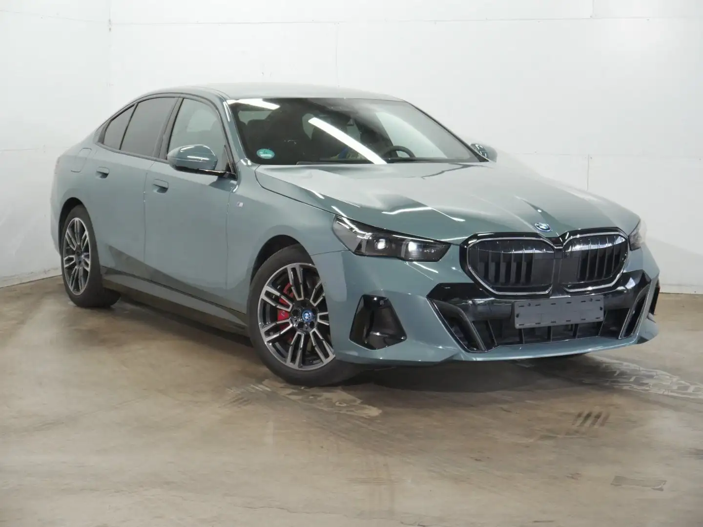 BMW 550 e xDrive M-Sportpaket pro | Sitzbelüftung vorn | B Verde - 2